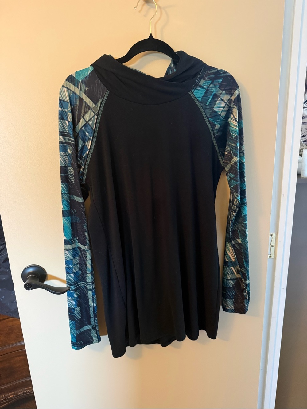 Laura Hlavac Hoodie Size L(8-10) Womens Yoga/Running Hoodie